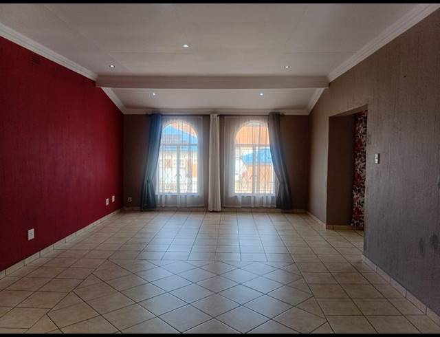 2 BEDROOM TOWNHOUSE FOR SALE IN NEW REDRUTH